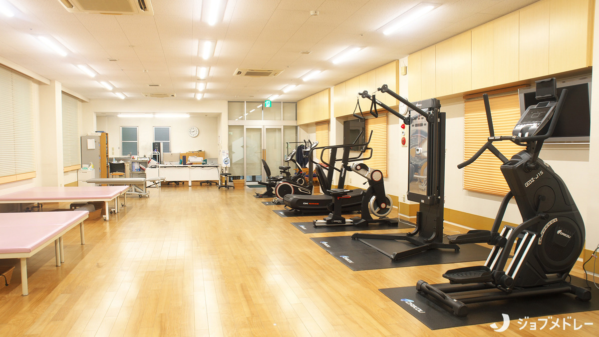 サニーサイドホスピタルの写真4枚目:広々としたスペースで質の高いリハビリを提供します。