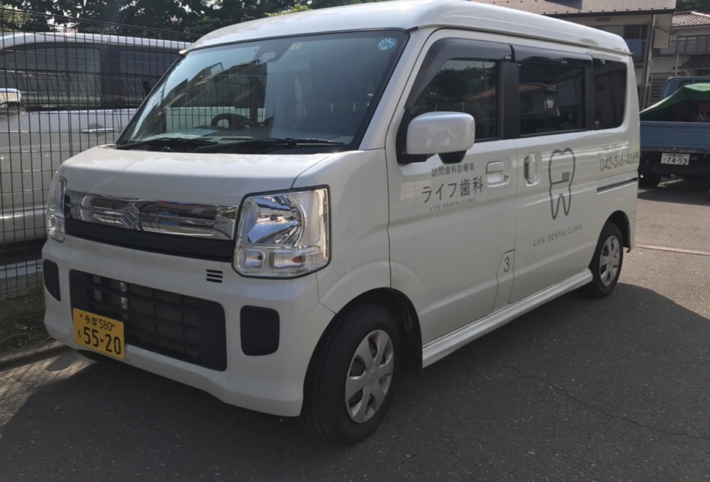 Life Dental Cinic ライフ歯科(歯科助手の求人)の写真:往診車は軽ワゴンですのでとても運転しやすいです!!