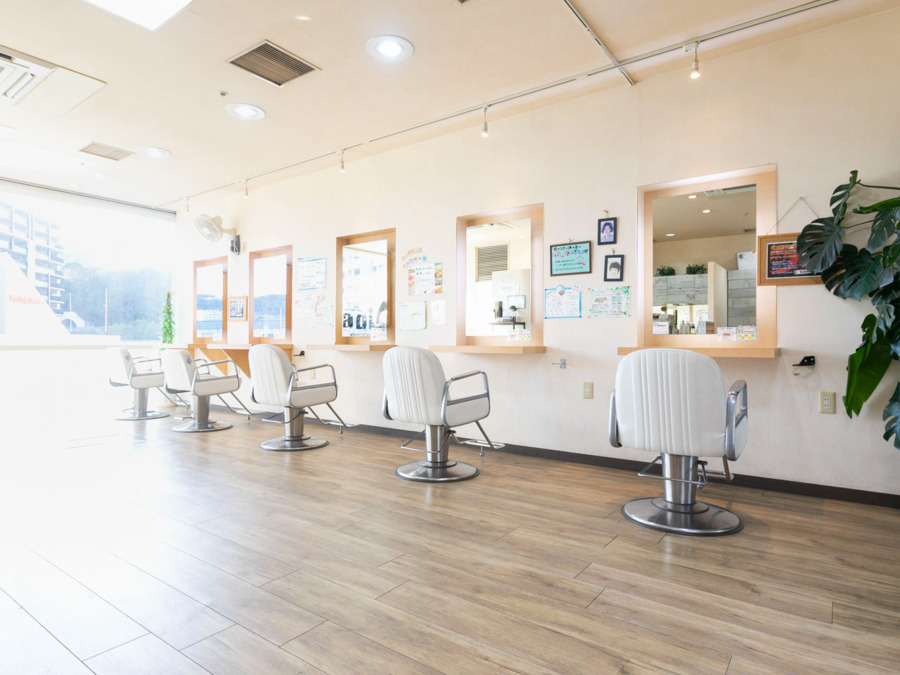 ヘアメイクマディリファーレ店（美容師の求人）の写真3枚目：