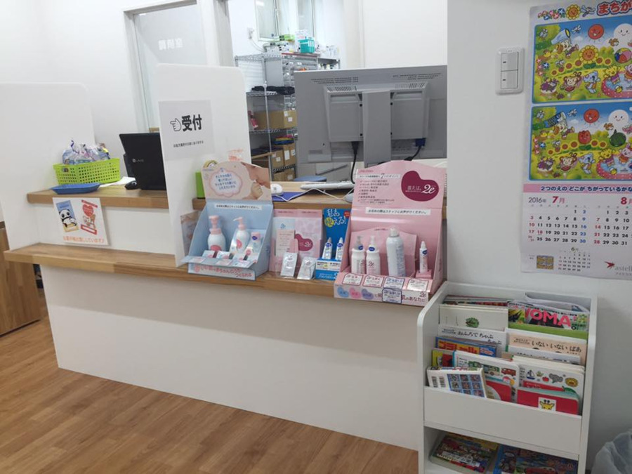 プライム薬局　足立東和店（薬剤師の求人）の写真3枚目：明るい雰囲気の店内です。