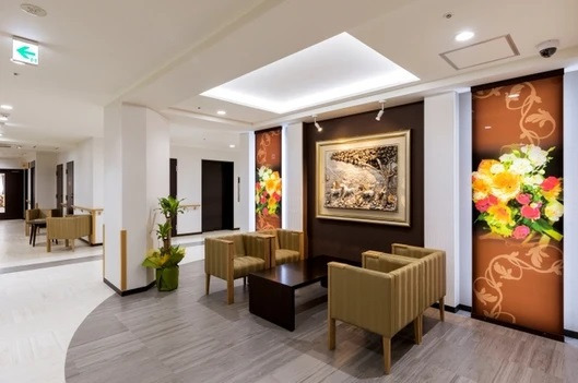 朝日ケアホーム山鼻の写真27枚目：玄関前ロビー
入居様の団らんの場です♪