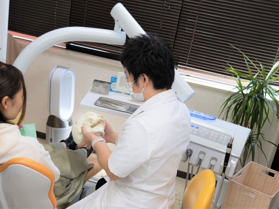 コンパス歯科クリニック蕨（外来）（歯科医師の求人）の写真8枚目：患者様が疑問に感じた点は、納得していただけるまで丁寧に説明します。
