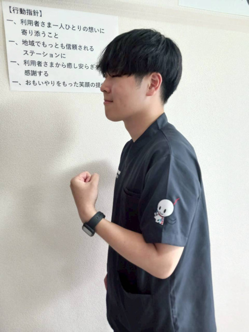 てるてるぼうず訪問看護リハビリステーション(看護師/准看護師の求人)の写真6枚目:リハスタッフはこの色。袖のてるてるぼうずがかわいらしいです。