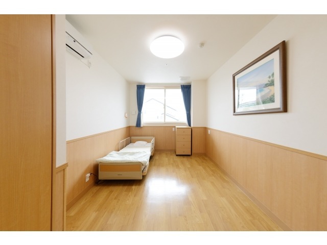 住宅型有料老人ホーム ココロ青山台 BLUE HOUSEの写真2枚目：利用者さまと職員との対等な関係が魅力です