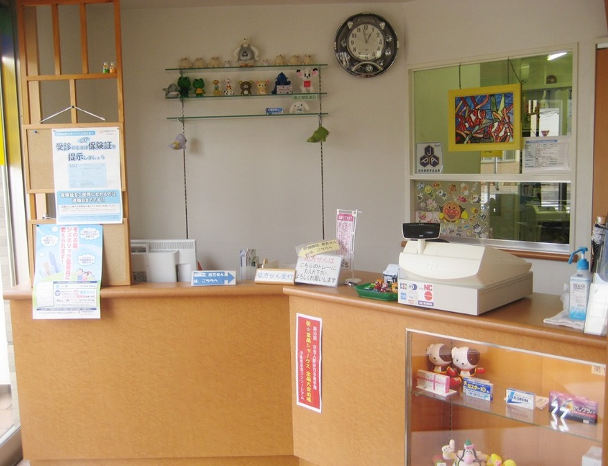 こじま薬局 中島店の写真4枚目：親しみを持っていただけるよう、笑顔で応対を心がけています♪