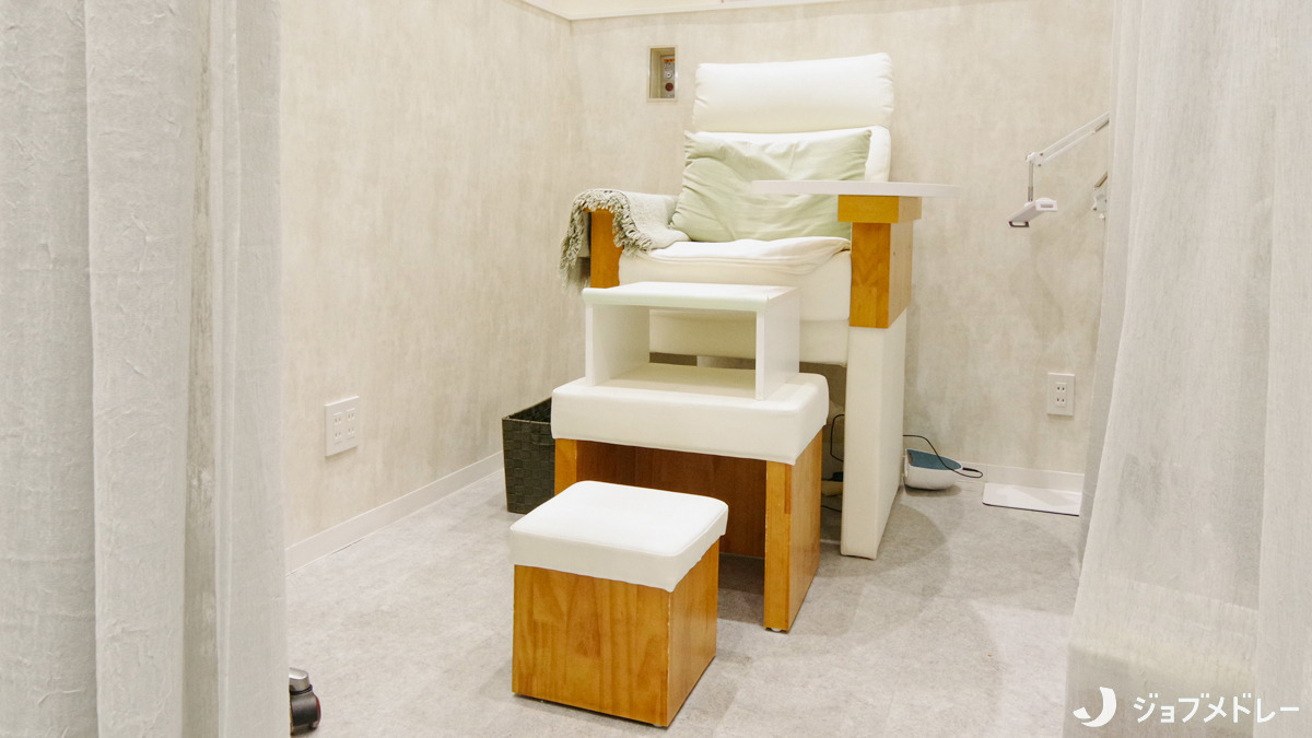 ヘブンリープラス＋  Luz湘南辻堂店（ネイリストの求人）の写真10枚目：ゆったりとお過ごしいただける空間です