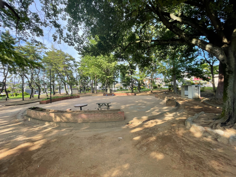 児童発達支援キット江戸川台（児童発達支援管理責任者の求人）の写真6枚目：-徒歩3分-
ブランコ、シーソー、遊具のある広めの江戸川台7号公園が付近にありま