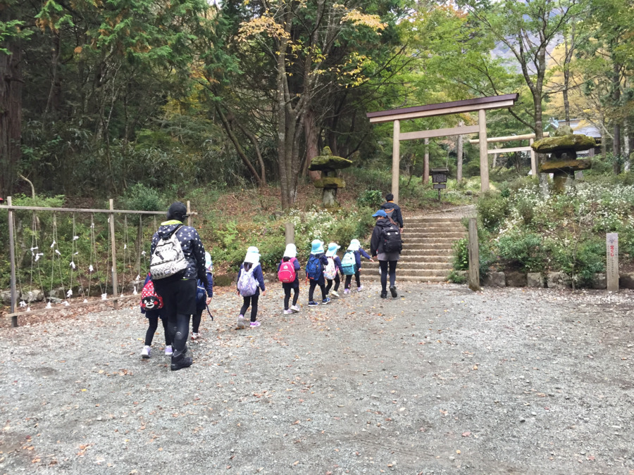 銀杏保育園胡桃館の写真4枚目：いざ、金時山へ！