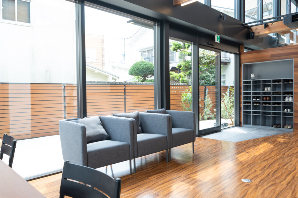 医療法人健春会木村歯科(歯科助手の求人)の写真2枚目:待合室