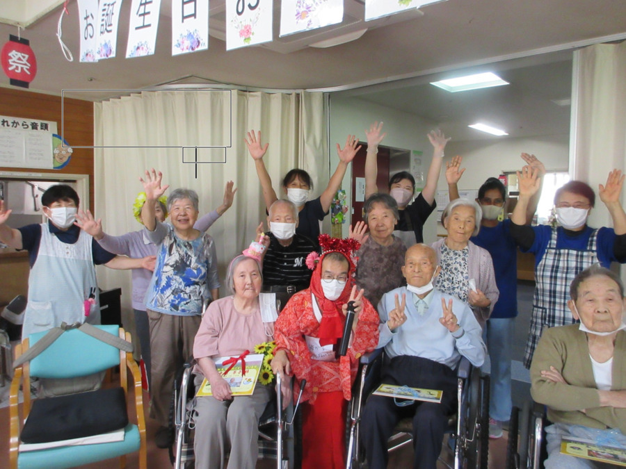 介護付き有料老人ホーム　サンライズ茂原（調理師/調理スタッフの求人）の写真2枚目：お誕生会のご様子です。