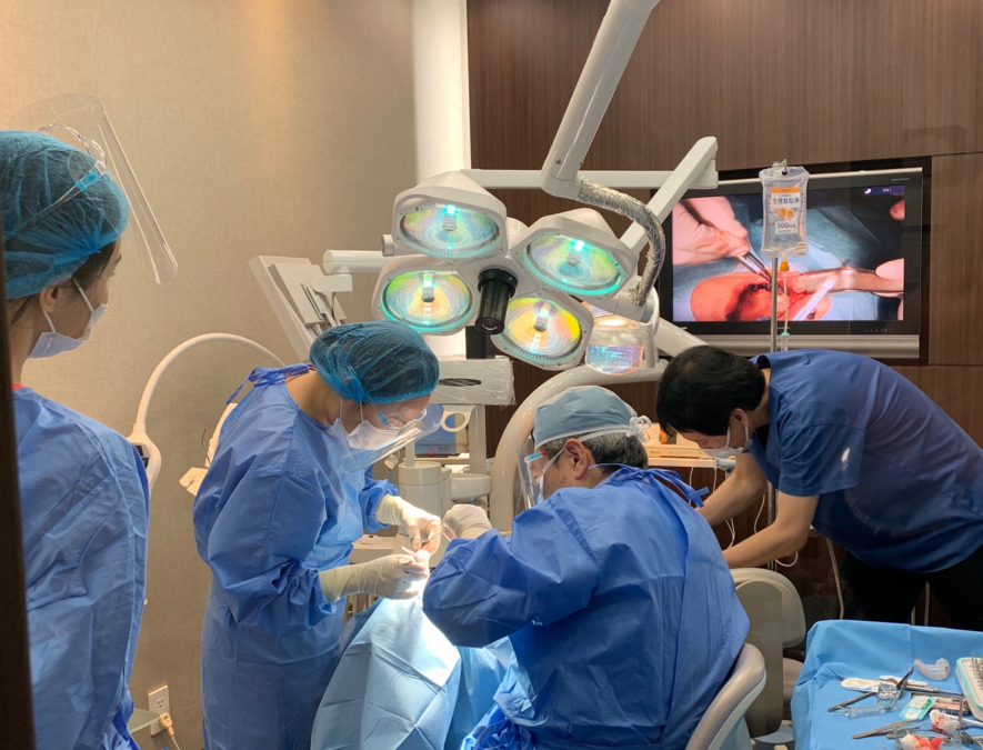 ワールドシティデンタルクリニック（歯科助手の求人）の写真6枚目：インプラントのオペ