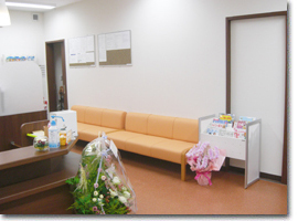 なの花薬局 湘南鎌倉店（薬剤師の求人）の写真2枚目：なの花薬局湘南鎌倉店 店内