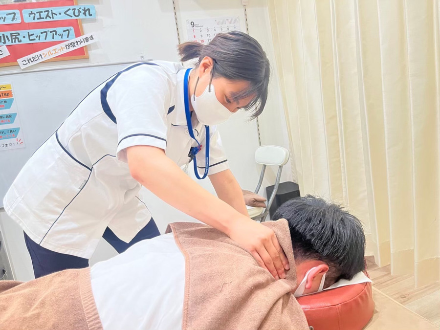 かがやき鍼灸整骨院（柔道整復師の求人）の写真8枚目：女性スタッフ活躍中♪