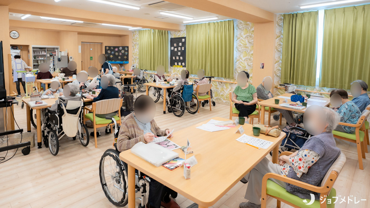 ゴールドエイジ松寺（サービス提供責任者の求人）の写真11枚目：各々が思い思いのひとときを満喫しています