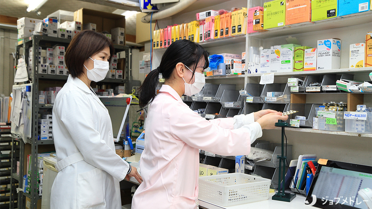 太陽堂薬局田島団地店（調剤事務の求人）の写真10枚目：薬剤が並ぶ調剤室です