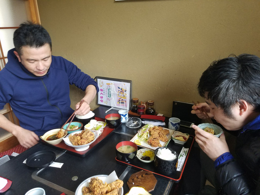 訪問介護まごのて京北の写真10枚目：京北のお食事処での昼食。
名物のから揚げ定食が絶品です！
