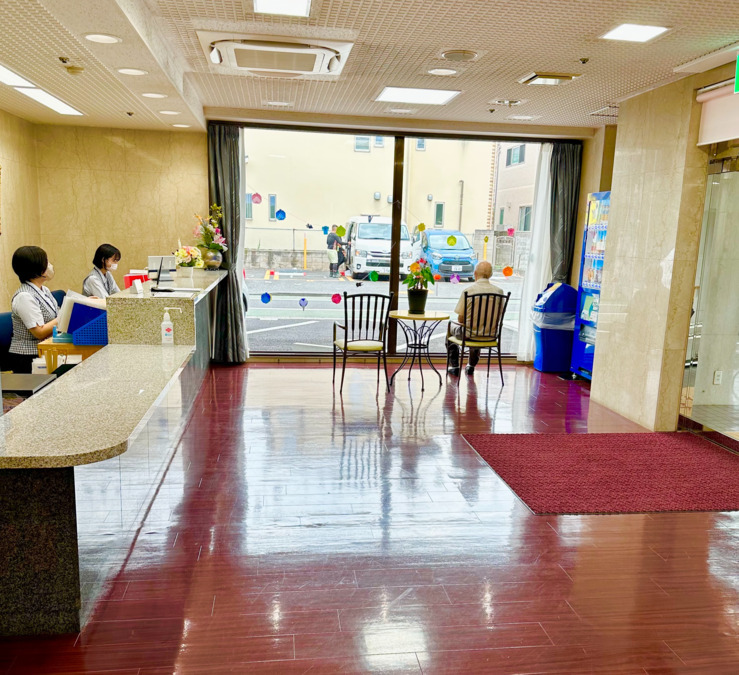 有料老人ホームサンビレッジ三鷹（看護師/准看護師の求人）の写真4枚目：明るいロビー