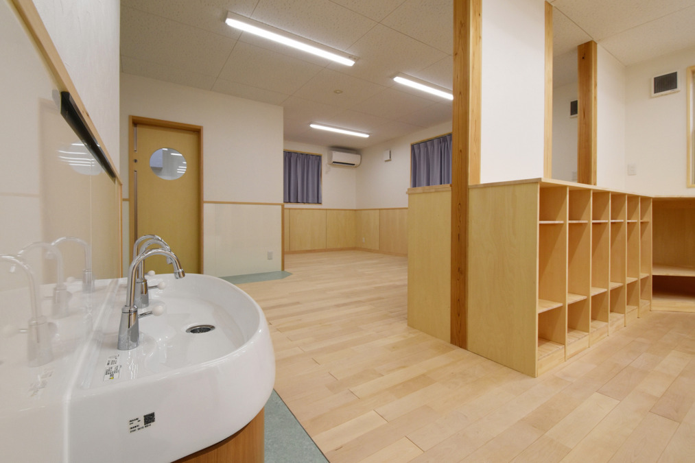 桜北町第三保育園（保育士の求人）の写真3枚目：保育室は無垢造り♪