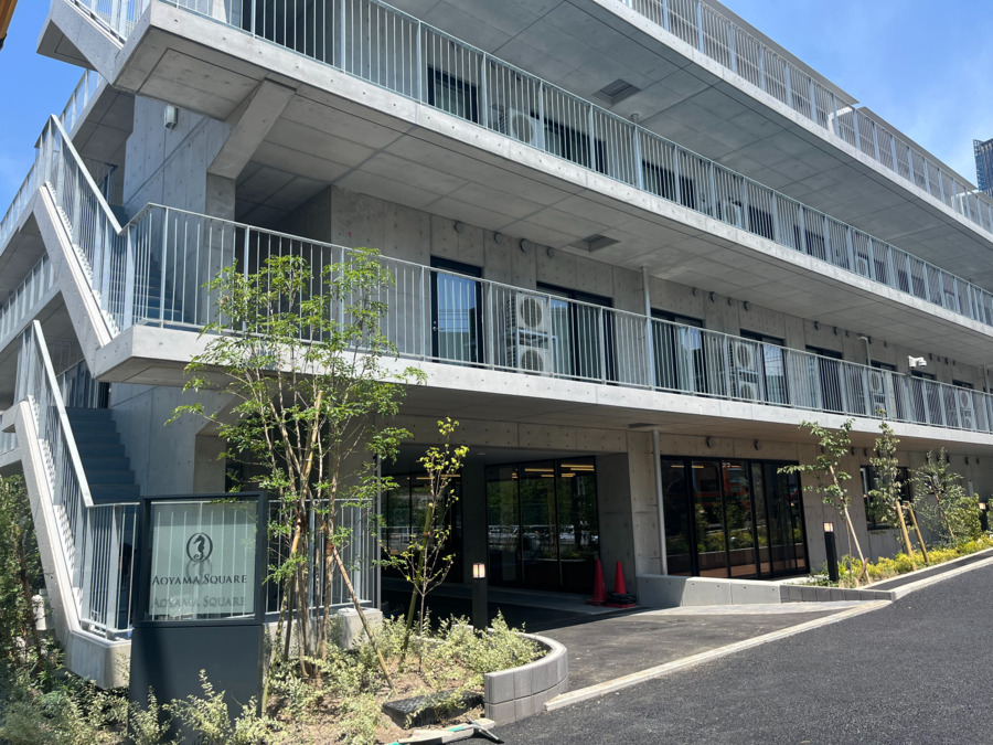 青山スクウェアーの写真