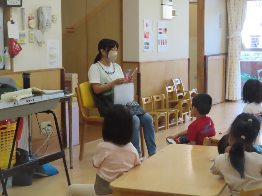 南橋本みたけこども園（保育士の求人）の写真4枚目：「今日の予定をお話します～」自分で判断し行動できることを大切にしています。