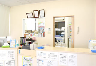 小梅調剤薬局（薬剤師の求人）の写真2枚目：小梅調剤薬局の受付