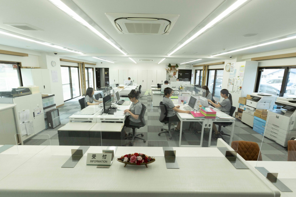 株式会社グロース(歯科衛生士の求人)の写真1枚目:広々とした開放的な事務所となっています。