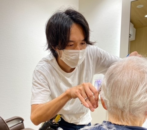 株式会社EE21本社（理容師の求人）の写真2枚目：