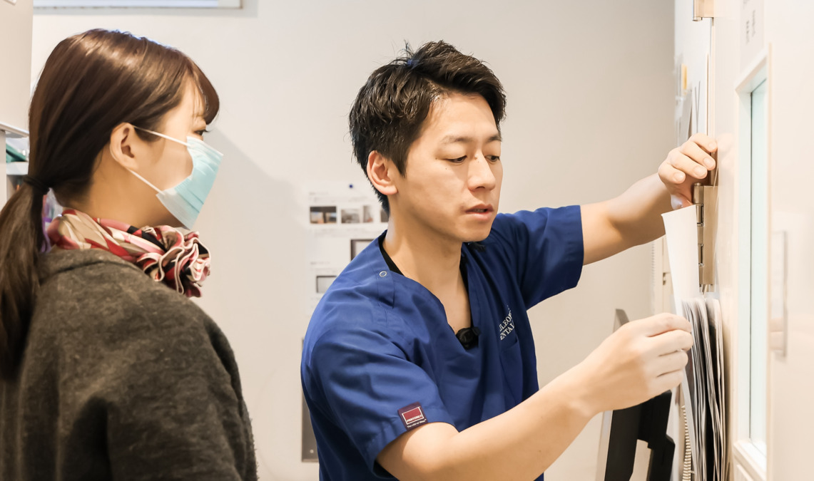 スマイルオフィスデンタルクリニック西野（歯科助手の求人）の写真5枚目：お仕事中の様子2