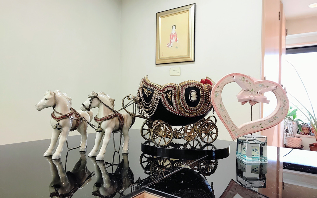 ササガワ・エースデンタル（歯科助手の求人）の写真6枚目：患者さんから頂いた、エッグアートという手作りのお飾りです。お子様に大人気！