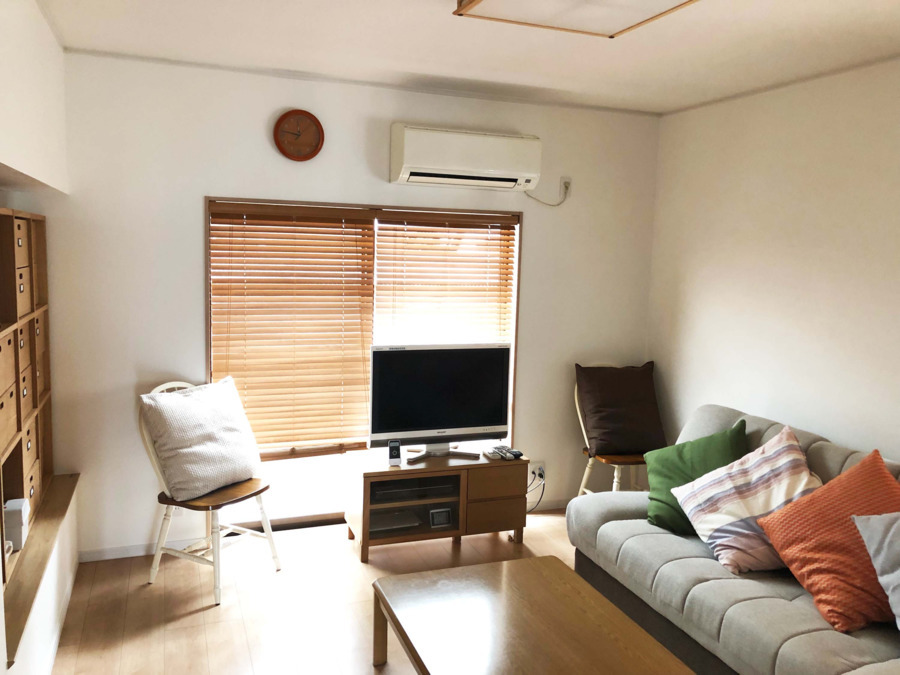 聖家族寮　ミカエラホーム（児童指導員/指導員の求人）の写真2枚目：リビングはホーム生の集う場所