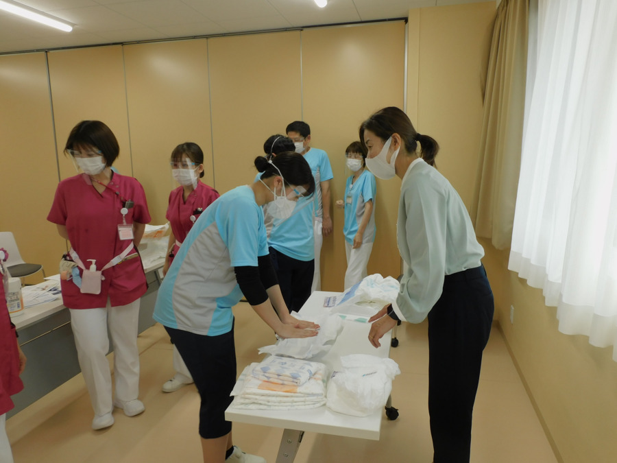 医療法人社団　鎮誠会　令和リハビリテーション病院（看護助手の求人）の写真8枚目：研修風景