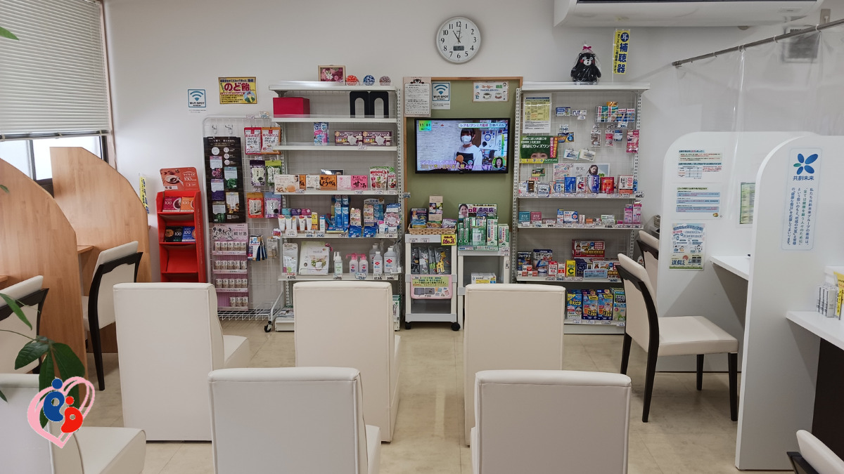 ファーマダイワ水前寺薬局（薬剤師の求人）の写真3枚目：待合室は8席あります。