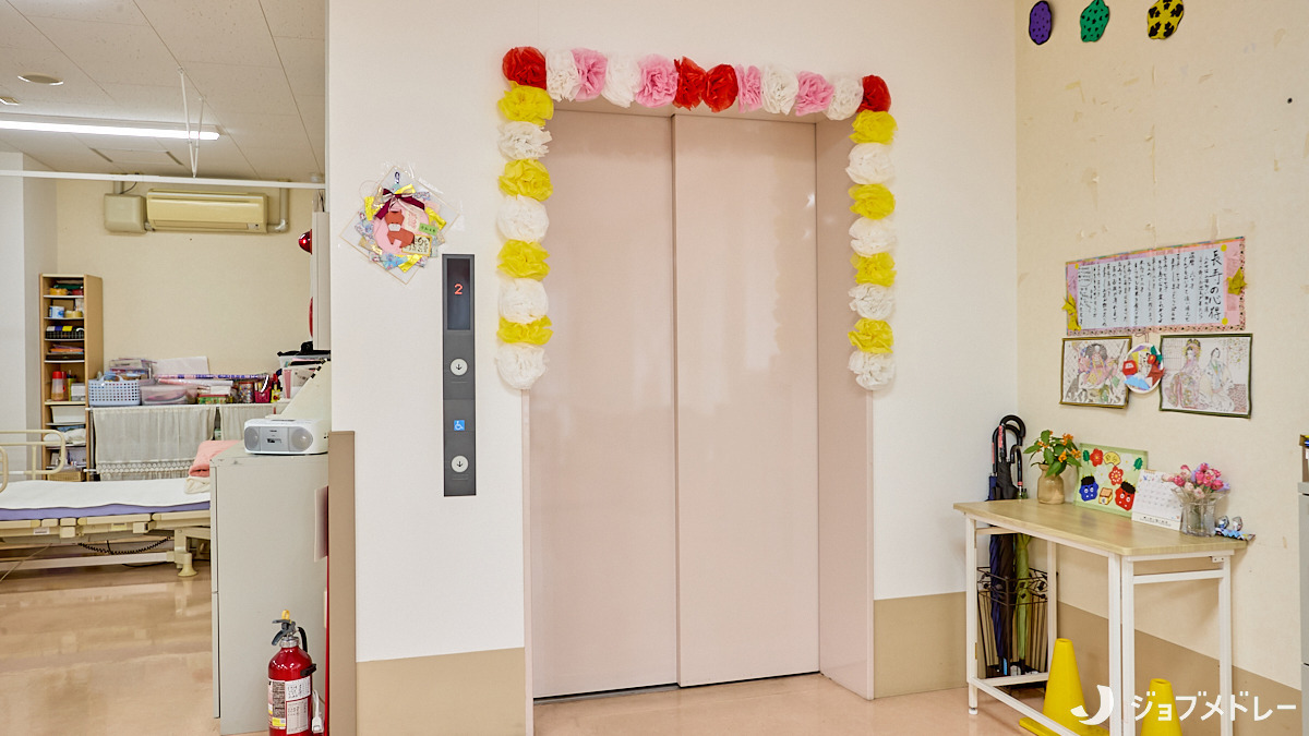 コープみらい高津第2デイサービスセンター(介護職/ヘルパーの求人)の写真11枚目:館内のエレベーターです
