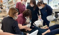 加藤歯科医院（歯科衛生士の求人）の写真16枚目：　　　院内　グループ講習会