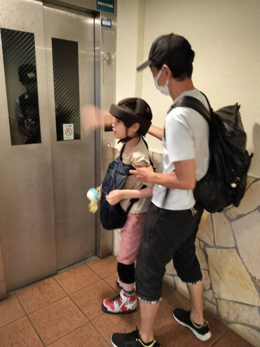 あゆみ（サービス提供責任者の求人）の写真3枚目：通学通所の様子です。

自宅に帰り入浴介助をおこないます。