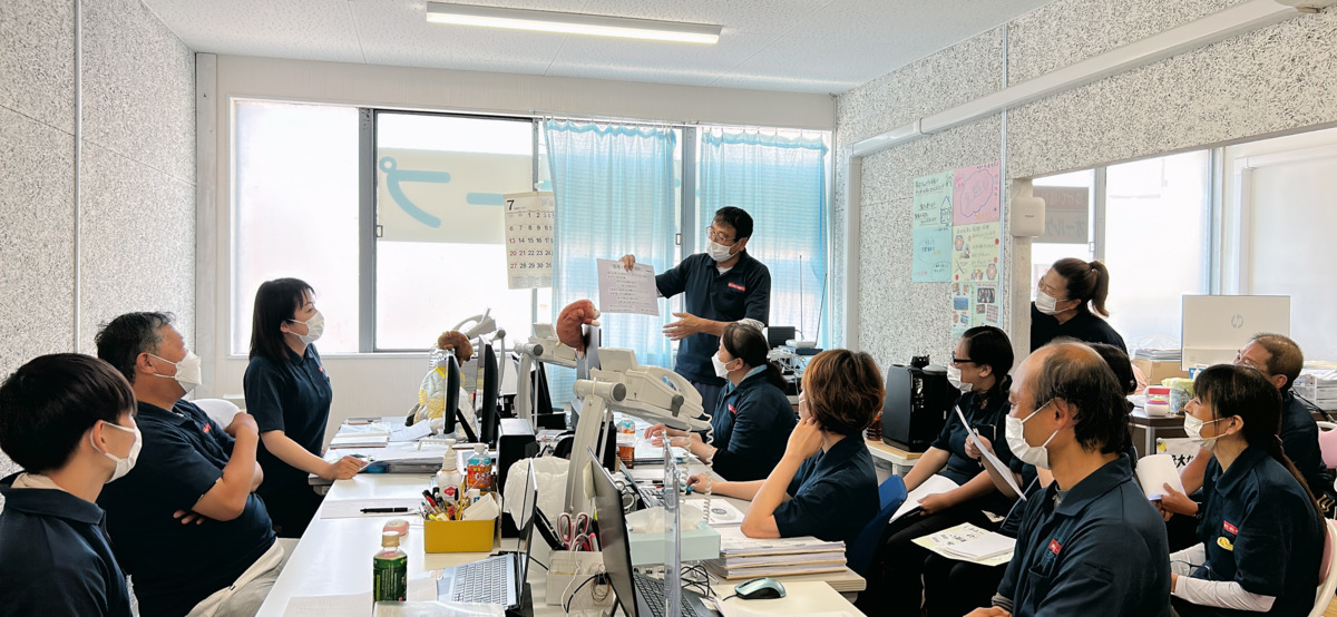 オールケアホープ(生活支援員の求人)の写真3枚目:会議の様子