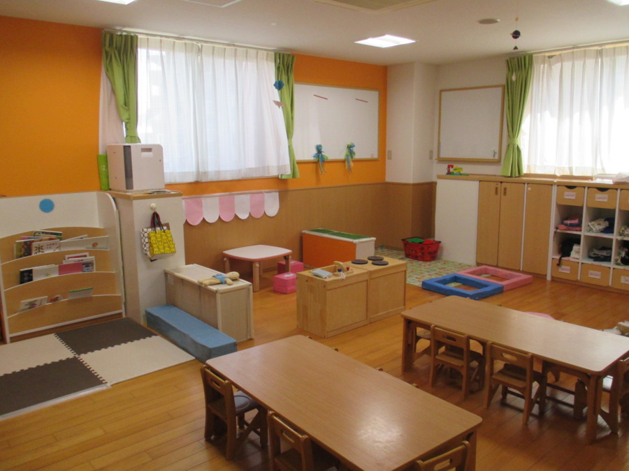 アートチャイルドケア鳥飼南当仁保育園（保育士の求人）の写真3枚目：中規模保育園で、お子さま一人ひとりの成長や個性にじっくりと向き合える環境です。