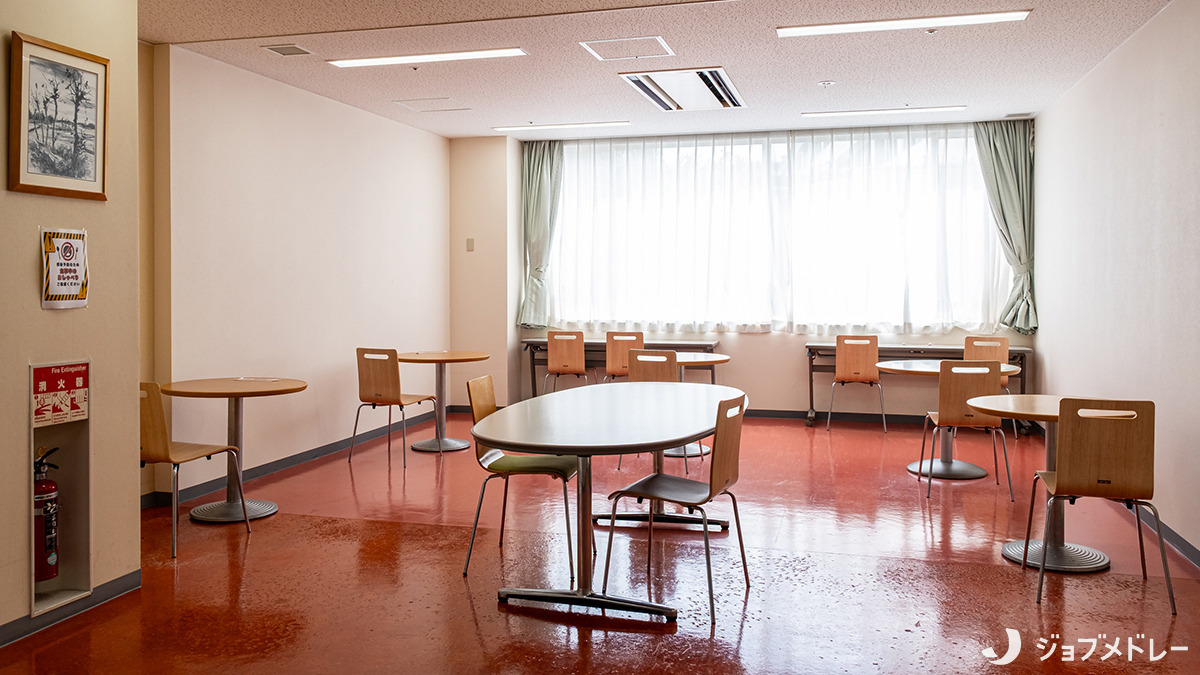 新富士病院（看護師/准看護師の求人）の写真17枚目：穏やかな時間が流れる談話スペースです