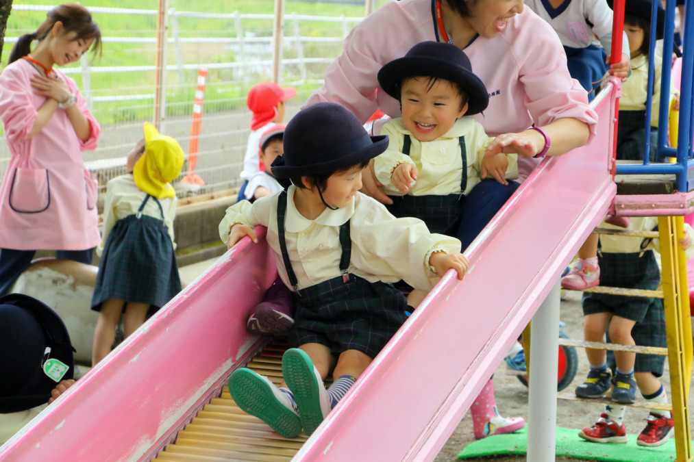 春日幼稚園の写真8枚目：子どもたちと遊ぶのも楽しいな～！