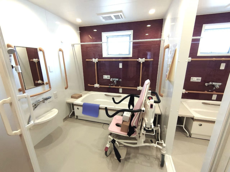 ミモザ横濱楓苑介護付きホームの写真8枚目：浴室です♨
ご利用者への入職介助の際は、より細やかなケアの提供が求められます