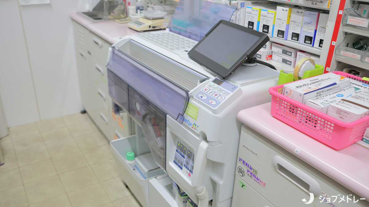ファミリー薬局　木屋町店（薬剤師の求人）の写真10枚目：分包機を導入しています