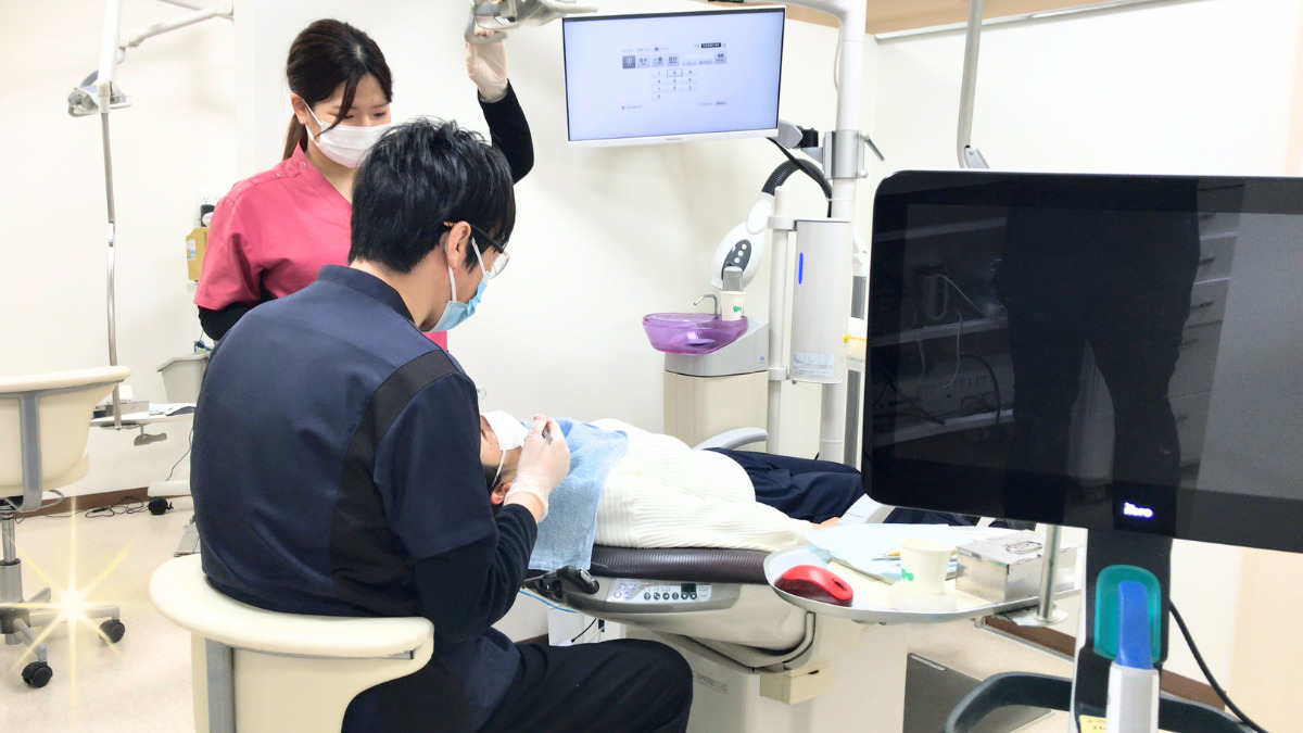 西川歯科医院（歯科衛生士の求人）の写真3枚目：幅広い年齢層の患者様がお越しになられます。