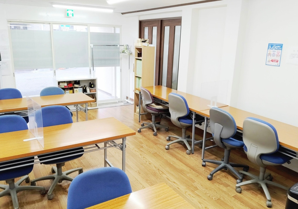 就労継続支援B型事業所　ていくおふ【2026年02月オープン予定】（サービス管理責任者の求人）の写真2枚目：明るい室内