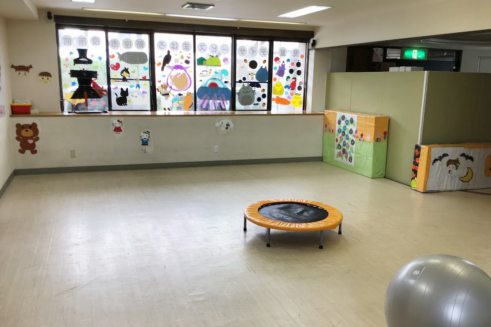 児童デイサービスまはろ　新座市役所前支店（児童発達支援部門）の写真4枚目：児童達が楽しみながら学べる『放課後の家』を提供しています。