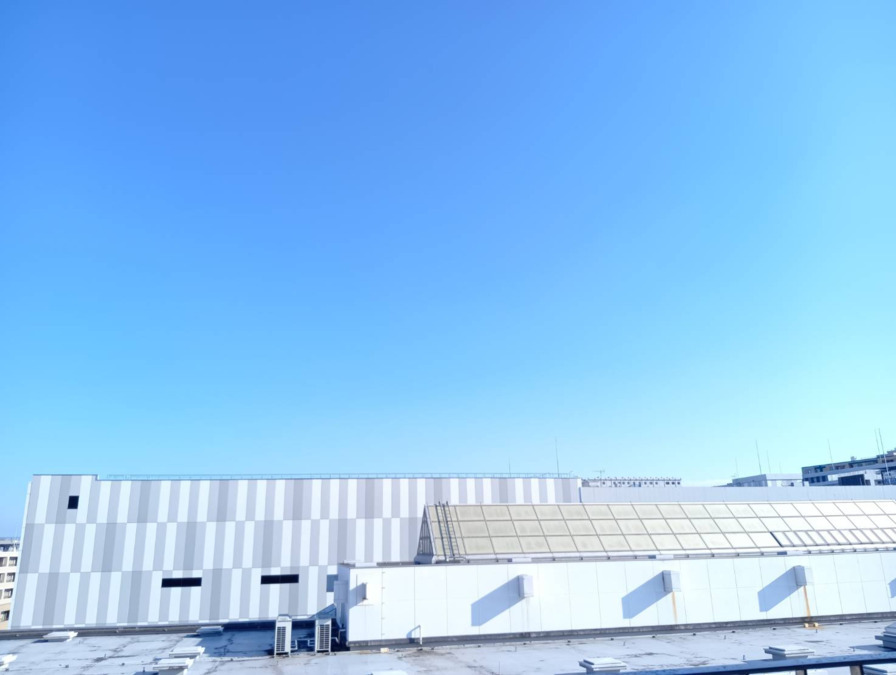 テラス横浜 訪問看護ステーション【2025年02月01日オープン】（看護師/准看護師の求人）の写真4枚目：大きな窓があり開放的で明るい事務所です！