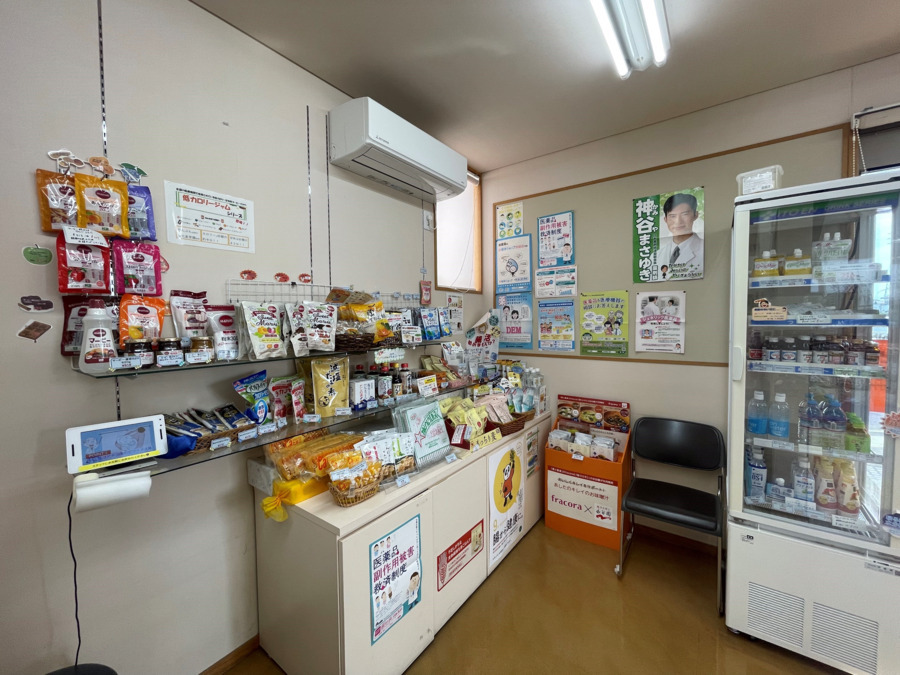 こやま薬局・長船店（調剤事務の求人）の写真3枚目：一般用医薬品や食品を取りそろえています