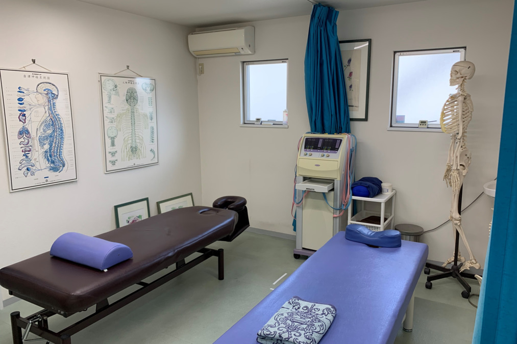 アクア整骨院（柔道整復師の求人）の写真7枚目：骨盤矯正＆カイロ室になります