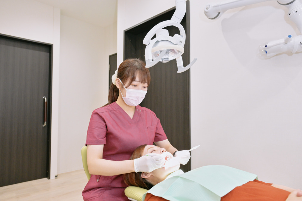 医療法人LSC クローバー歯科(歯科衛生士の求人)の写真4枚目:サバサバしたメンバーが多く、派閥などありません。休憩時間も各自自由に過ごします。