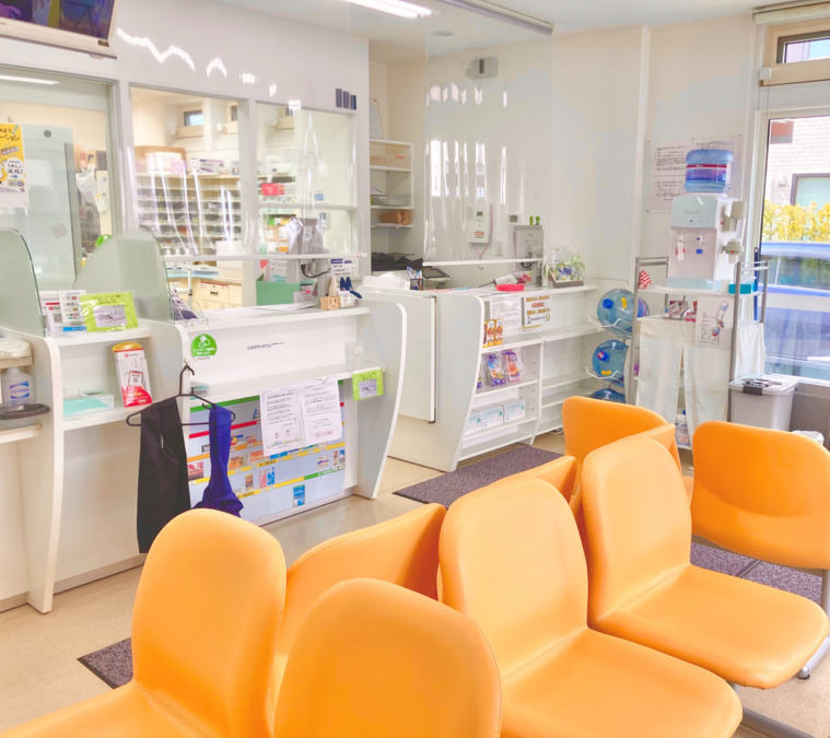 れんげ薬局札幌厚別店（薬剤師の求人）の写真3枚目：れんげ薬局札幌厚別店の待合室