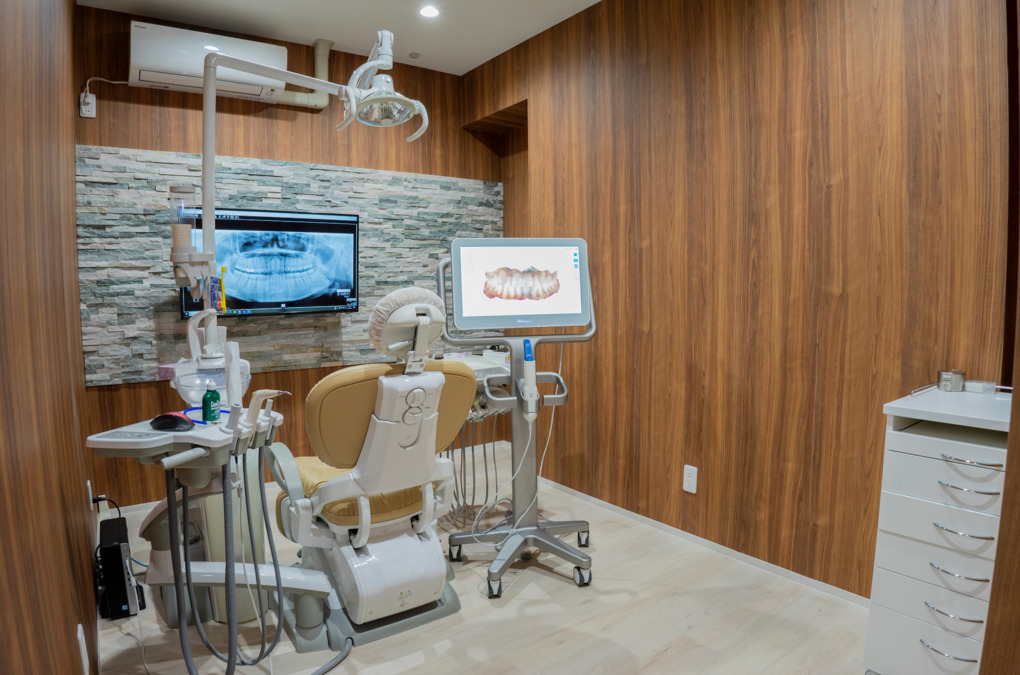 医療法人LSC クローバー歯科(歯科衛生士の求人)の写真3枚目:個室のため、患者さんとじっくり向き合える環境です。